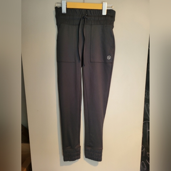 Go Upwest Women Black Jogger, Size XS (24) - Picture 4 of 5